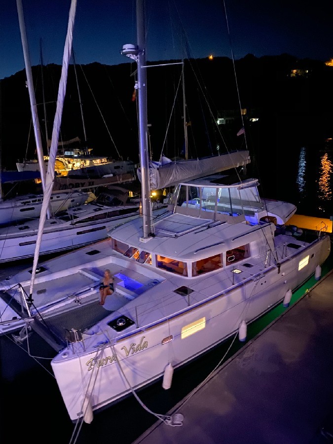 Used Sail Catamaran for Sale 2015 Lagoon 450 Boat Highlights